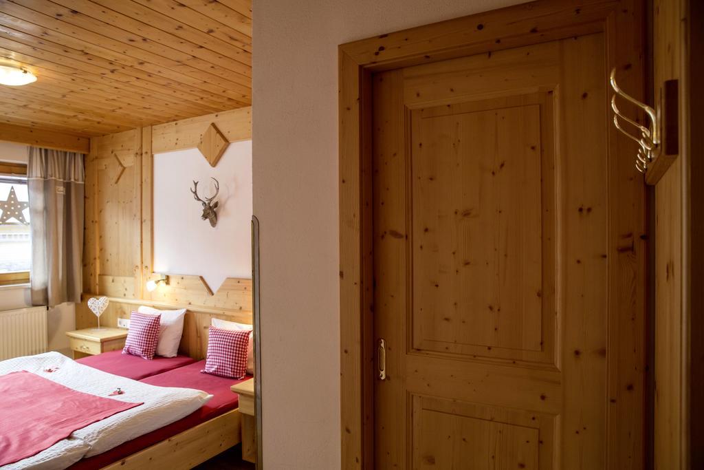 Tiroliving Appartement Berwang Buitenkant foto